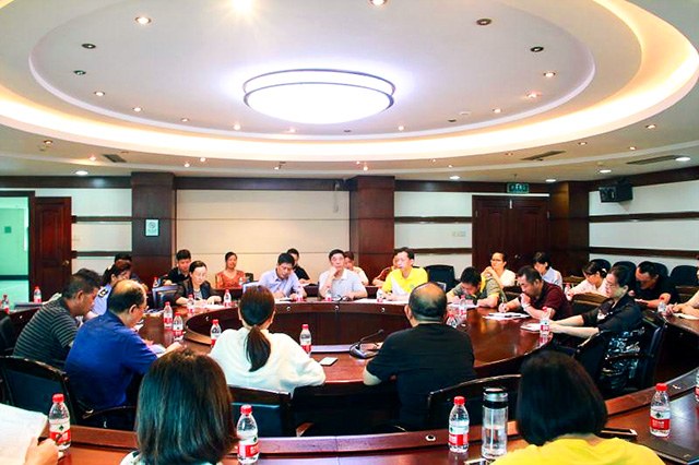 企協(xié)會(huì)長(zhǎng)參加重信用企業(yè)座談會(huì).jpg 企協(xié)會(huì)長(zhǎng)參加重信用企業(yè)座談會(huì).jpg